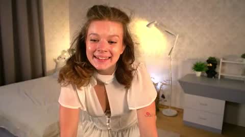 Snapshot of bambi_bimboo chatting on June 2026 07:24:02 PM Mila online show from June 2026 07:24:02 PM