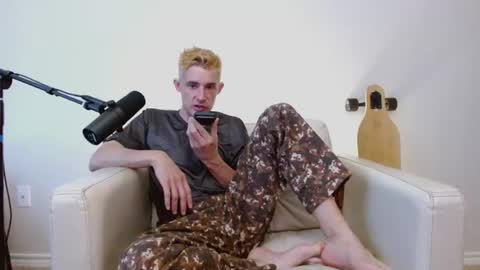 Snapshot of bananacurvesleft chatting on July 2026 11:22:02 PM bananacurvesleft online show from July 2026 11:22:02 PM