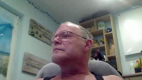 Snapshot of banane111 chatting on April 2026 06:25:02 AM Bobby online show from April 2026 06:25:02 AM