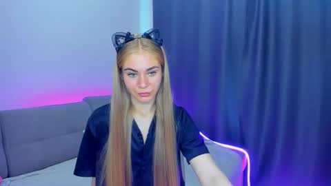 BarbaraChic online show from June 2026 12:10:01 PM