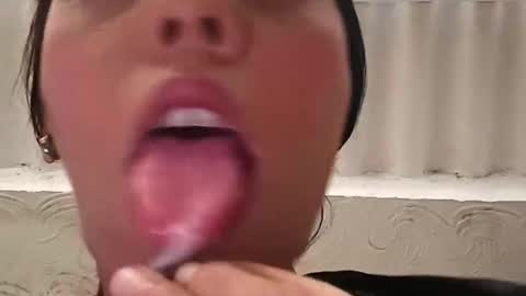 Snapshot of barbi_boobs chatting on April 2026 01:54:02 PM barbi_boobs online show from April 2026 01:54:02 PM