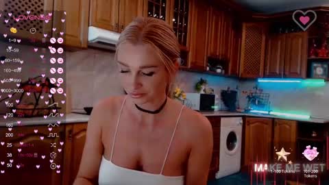 Snapshot of barbie_kiss1 chatting on December 2024 07:45:02 AM barbie online show from December 2024 07:45:02 AM