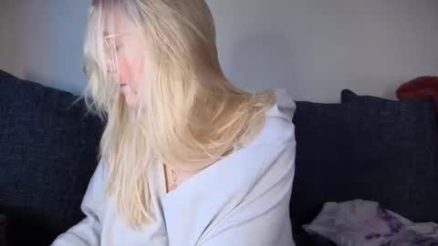 Snapshot of barbiegirl966 chatting on November 2025 10:06:02 AM barbiegirl966 online show from November 2025 10:06:02 AM