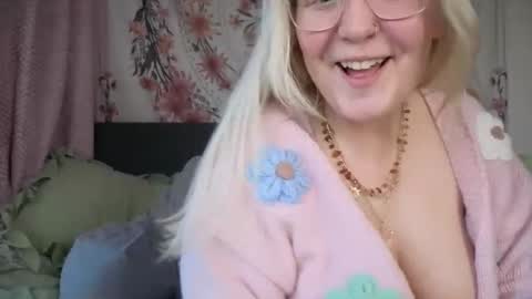 Snapshot of barbiegirl966 chatting on November 2025 09:42:02 AM barbiegirl966 online show from November 2025 09:42:02 AM