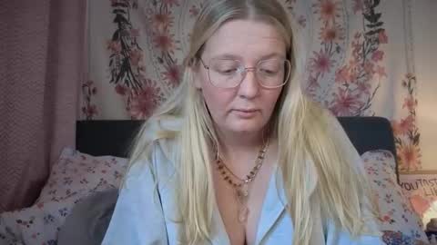 Snapshot of barbiegirl966 chatting on November 2025 10:51:02 AM barbiegirl966 online show from November 2025 10:51:02 AM