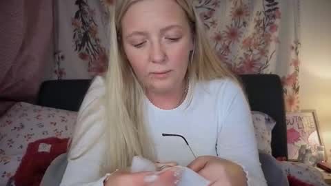 Snapshot of barbiegirl966 chatting on January 2026 09:09:01 PM barbiegirl966 online show from January 2026 09:09:01 PM