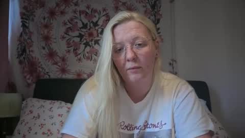 Snapshot of barbiegirl966 chatting on May 2026 08:54:01 AM barbiegirl966 online show from May 2026 08:54:01 AM