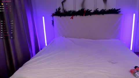  Emma online show from December 2025 07:43:01 PM