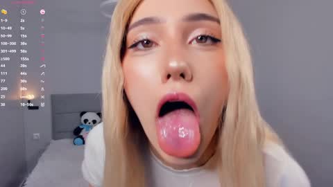 Mia online show from May 2026 05:30:02 PM