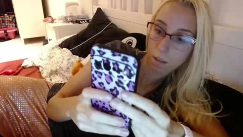 Lena online show from September 2025 06:24:01 PM