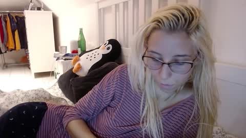 Lena online show from October 2025 11:29:01 AM