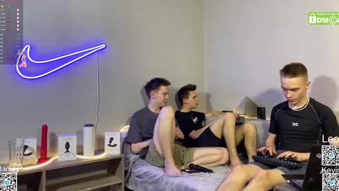 Snapshot of barney_kevin chatting on March 2025 08:55:01 PM Fansly Barney and Kevin T online show from March 2025 08:55:01 PM