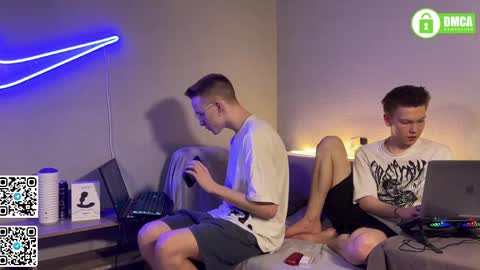 Snapshot of barney_kevin chatting on March 2025 06:00:01 PM Fansly Barney and Kevin T online show from March 2025 06:00:01 PM