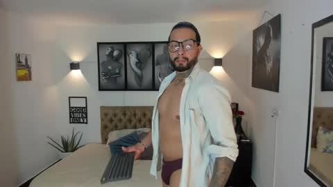 bastian_jones1 online show from November 2025 01:04:02 AM