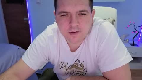 Snapshot of basystem8 chatting on November 2025 04:42:01 PM BASY online show from November 2025 04:42:01 PM