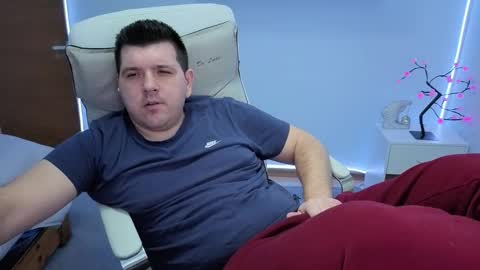 Snapshot of basystem8 chatting on December 2025 04:00:02 AM BASY online show from December 2025 04:00:02 AM