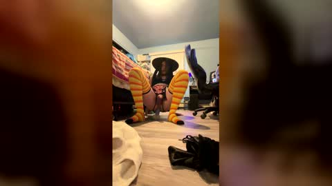 Snapshot of bathingcat chatting on April 2026 12:33:02 AM bathingcat online show from April 2026 12:33:02 AM