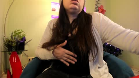 Snapshot of battymoll chatting on December 2024 03:16:02 PM battymoll online show from December 2024 03:16:02 PM