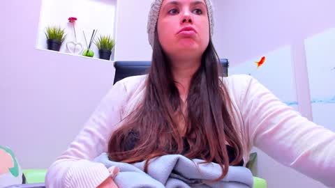 Snapshot of battymoll chatting on December 2024 06:49:01 PM battymoll online show from December 2024 06:49:01 PM