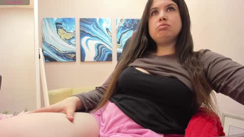 Snapshot of battymoll chatting on January 2025 08:12:01 PM battymoll online show from January 2025 08:12:01 PM