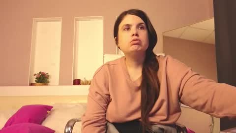 Snapshot of battymoll chatting on February 2025 02:05:01 PM battymoll online show from February 2025 02:05:01 PM