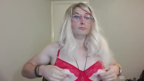 Snapshot of bawblejam chatting on February 2025 11:19:02 PM BjBambi online show from February 2025 11:19:02 PM