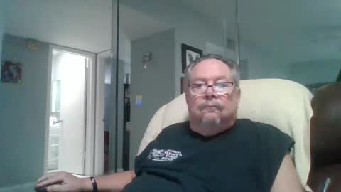 Snapshot of bbb1952 chatting on October 2025 04:48:02 PM Single Grandpa in Florida. Love to C2C and have Fun Privately online show from October 2025 04:48:02 PM