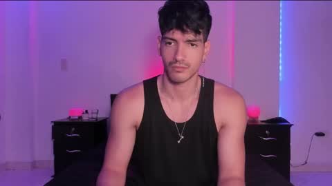 Valentino online show from February 2025 09:06:02 PM