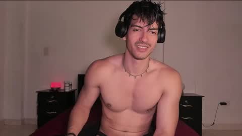 Valentino online show from March 2025 09:03:02 PM