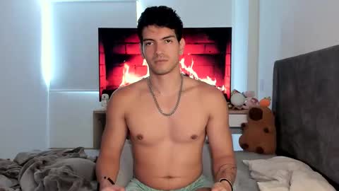 Valentino online show from October 2025 08:08:01 PM