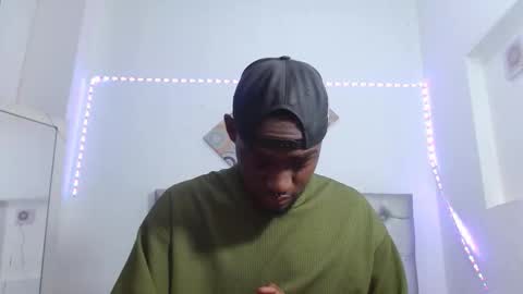 Andrew  online show from November 2025 07:02:02 PM