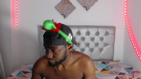 Andrew  online show from December 2025 07:07:01 PM