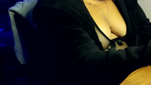 Snapshot of bbwroyalttty chatting on July 2026 07:42:01 PM The girl next door online show from July 2026 07:42:01 PM