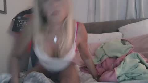 Snapshot of beach_bunny69 chatting on December 2024 08:56:02 AM Emma online show from December 2024 08:56:02 AM