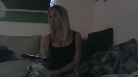 Snapshot of beach_bunny69 chatting on January 2025 10:02:02 AM Emma online show from January 2025 10:02:02 AM