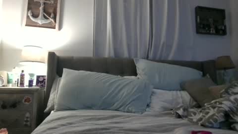 Snapshot of beach_bunny69 chatting on October 2025 05:17:02 AM Emma online show from October 2025 05:17:02 AM