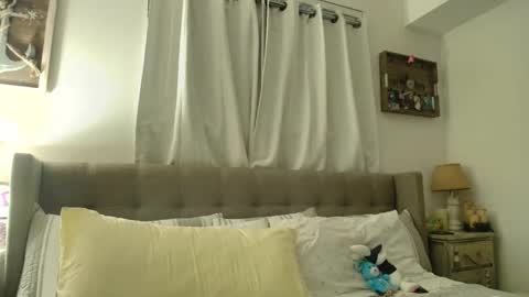 Snapshot of beach_bunny69 chatting on December 2025 05:45:02 AM Emma online show from December 2025 05:45:02 AM