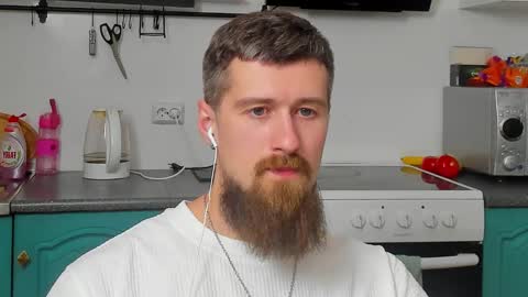 Snapshot of bearded_legend chatting on October 2025 11:07:01 PM Zeus online show from October 2025 11:07:01 PM