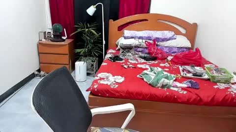 Snapshot of beautifullust chatting on January 2025 05:43:02 AM Queen Angela online show from January 2025 05:43:02 AM