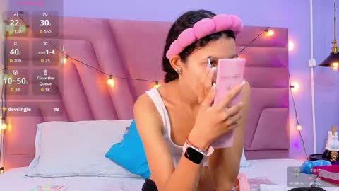 Snapshot of beautifulskinny18 chatting on October 2025 08:21:02 PM Shalom online show from October 2025 08:21:02 PM