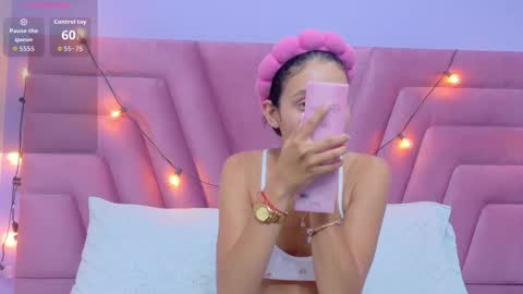 Snapshot of beautifulskinny18 chatting on November 2025 08:29:02 PM Shalom online show from November 2025 08:29:02 PM