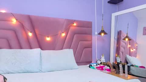 Snapshot of beautifulskinny18 chatting on December 2025 08:28:02 PM Shalom online show from December 2025 08:28:02 PM