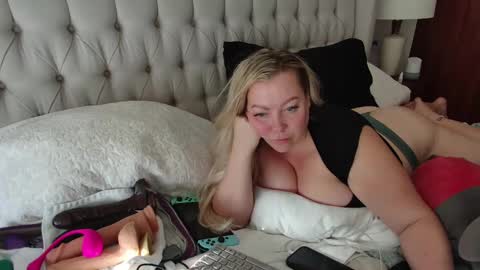 Snapshot of beauty4agent chatting on January 2025 02:57:01 PM beauty4agent online show from January 2025 02:57:01 PM