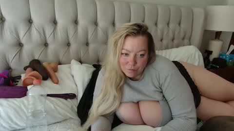 Snapshot of beauty4agent chatting on February 2025 03:27:01 PM beauty4agent online show from February 2025 03:27:01 PM