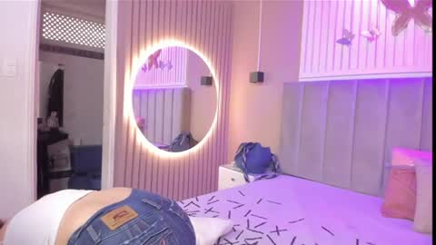 Snapshot of beauty_milf4 chatting on June 2026 03:43:01 PM Chantall online show from June 2026 03:43:01 PM