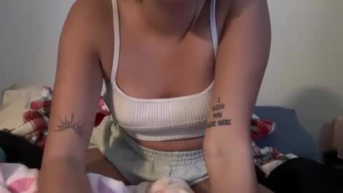 Snapshot of becca0101 chatting on December 2024 04:39:02 PM Becca Hart online show from December 2024 04:39:02 PM