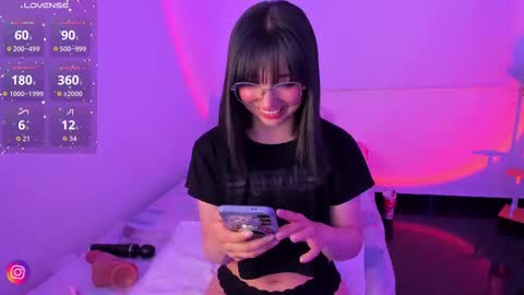 Snapshot of becca_be_ chatting on November 2025 03:07:01 AM Becca is here online show from November 2025 03:07:01 AM