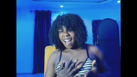 Snapshot of bee_baby1 chatting on November 2025 11:26:02 PM bee_baby1 online show from November 2025 11:26:02 PM