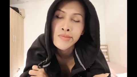 Snapshot of bee_thai chatting on December 2024 07:32:01 PM bee_thai online show from December 2024 07:32:01 PM