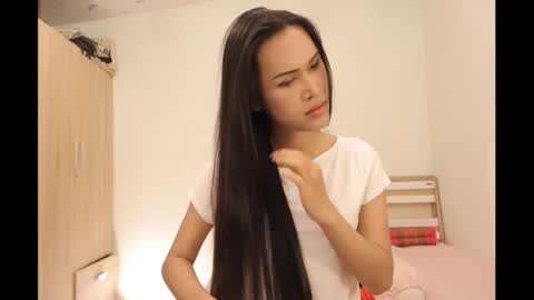 Snapshot of bee_thai chatting on January 2025 06:35:01 PM bee_thai online show from January 2025 06:35:01 PM